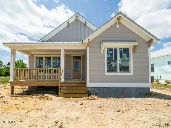 205 Villagers Way, Swansboro, NC 28584