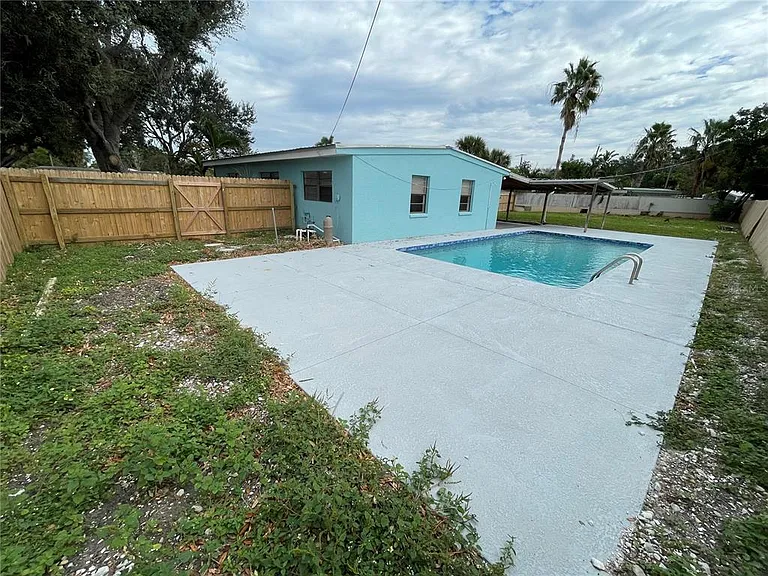 2001 Princeton Ave — Photo 3