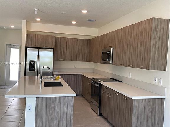 5th image of 8201 SW 41st St #103