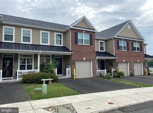 16757 River View Cir, Bristol, PA 19007