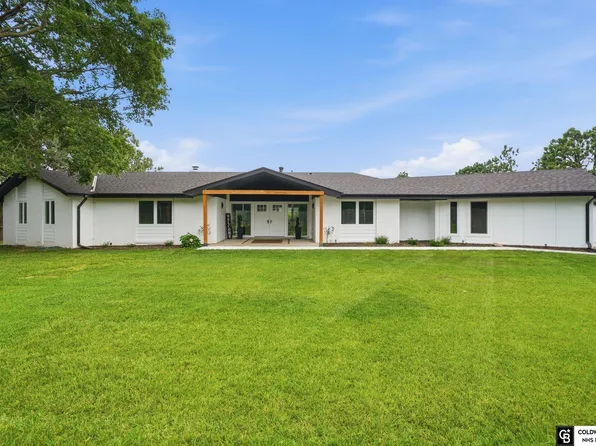 2505 S 70th St, Lincoln, NE 68506