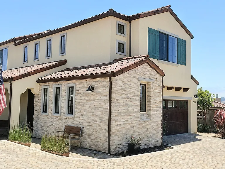 3074 Arezzo Dr — Photo 1