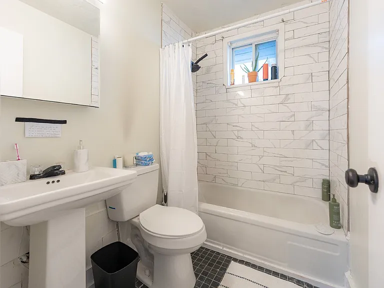 22 Claiborne St #B — Photo 9