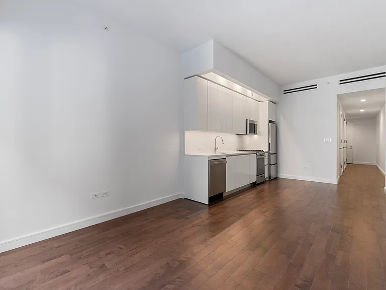 232 E 54th St #5D — Photo 3