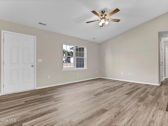 5th image of 1049 Shirley Drive