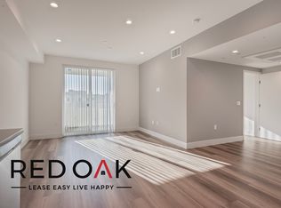 11155 1/3 Huston St #303, North Hollywood, CA 91601