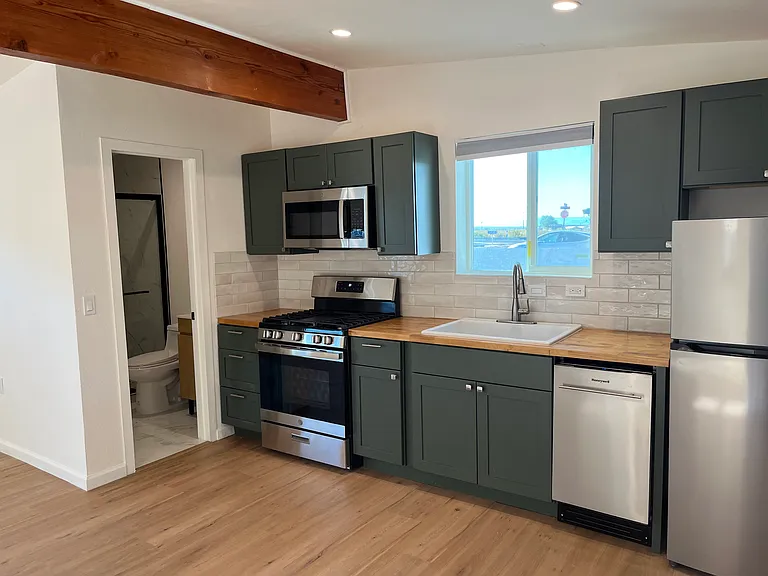 5333 Daisy Ave #B — Photo 7