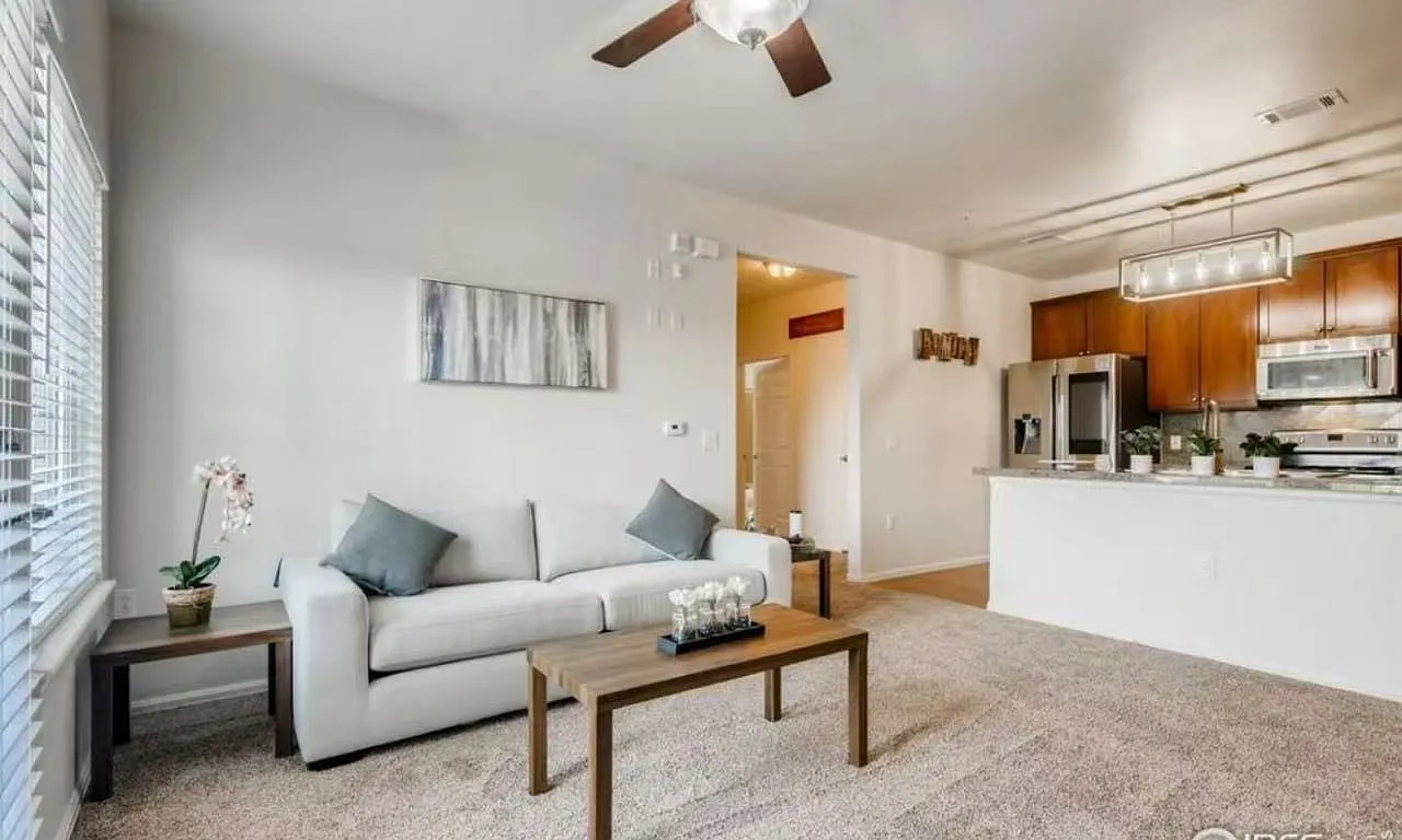 2 bed, 974 sqft, $1,680 — Photo 2