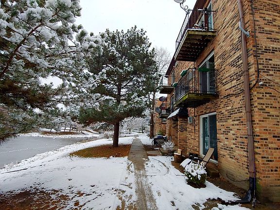 3rd image of 1526 Crimson Ln APT 2B
