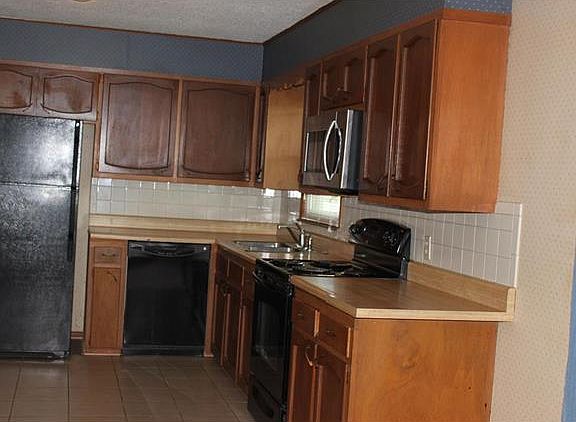 4th image of 810 NW Hearnes Ave