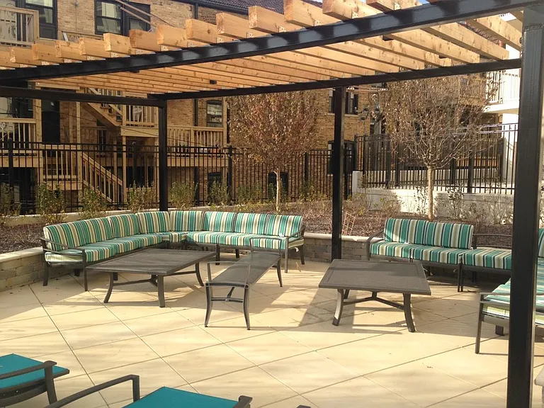 3930 N Pine Grove Ave #24 — Photo 22