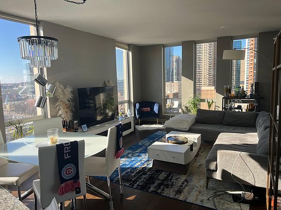 2nd image of 1250 S Michigan Ave APT 1509