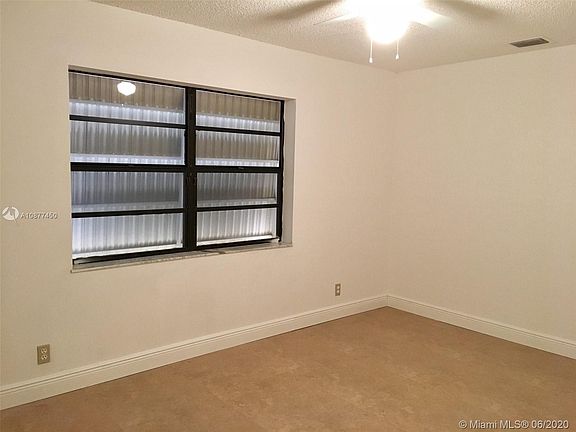 4th image of 728 SW 5th St Unit 728