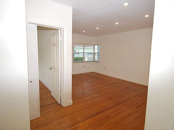 4th image of 7207 Bay Dr APT 5