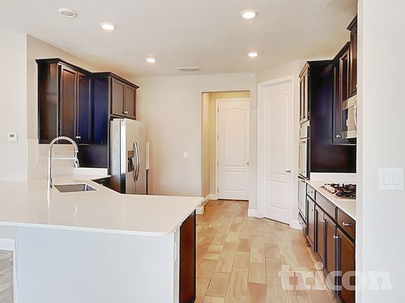 5th image of 195 Silver Creek Pl