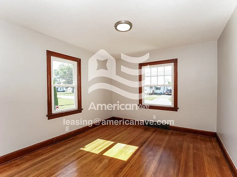 1509426_007_main_bedroom_8.jpg