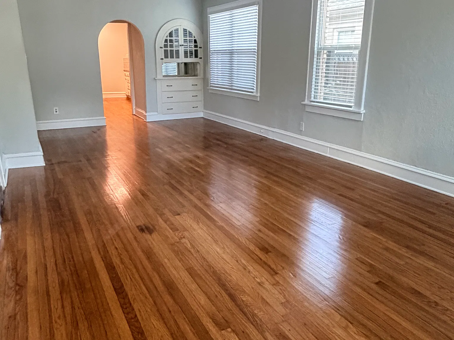 4 bed, 2000 sqft, $5,200 — Photo 2