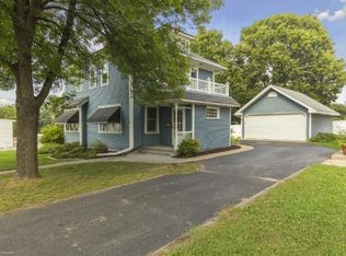 869 Spencer St S, Shakopee, MN 55379