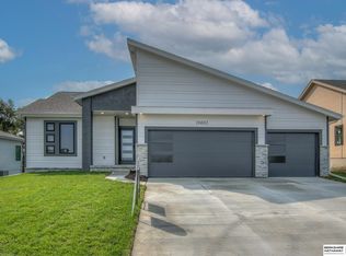 16601 Locust St, Omaha, NE 68116