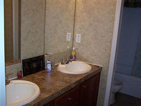5th image of 220 SW Celine Ct
