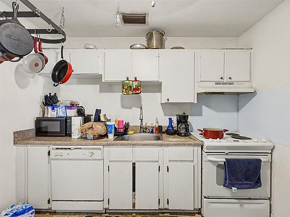 4th image of 2209 NE 36TH STREET