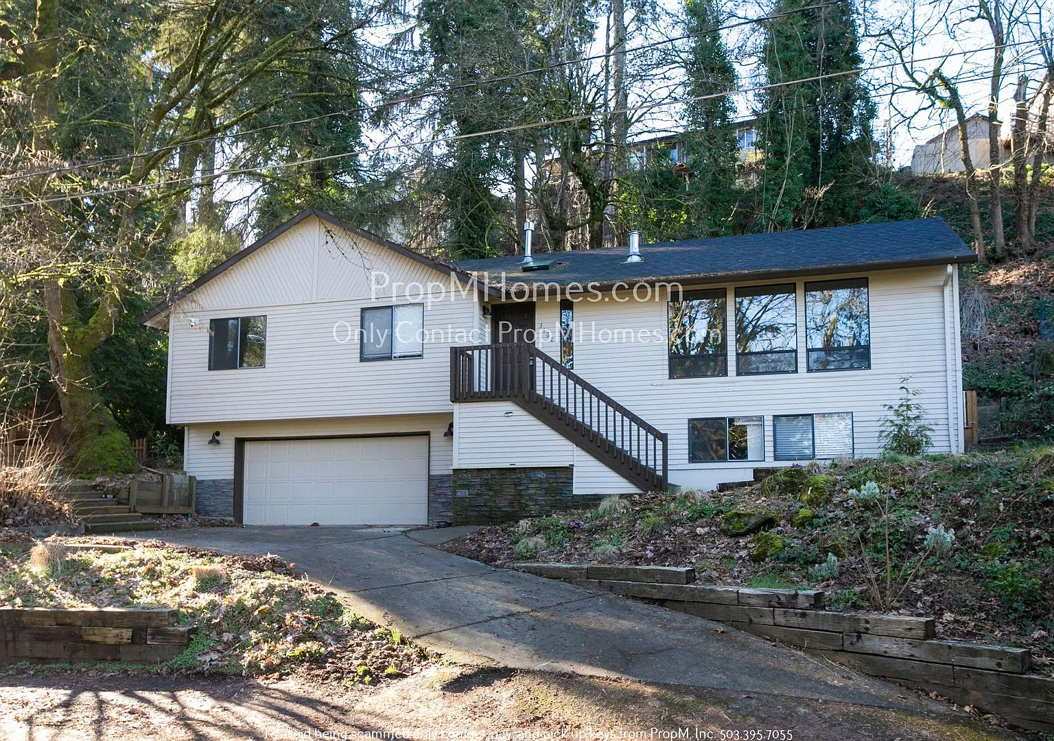 Stunning Five-Bedroom Rental in Milwaukie, Oregon: Your Perfect Home Awaits! — Photo 1