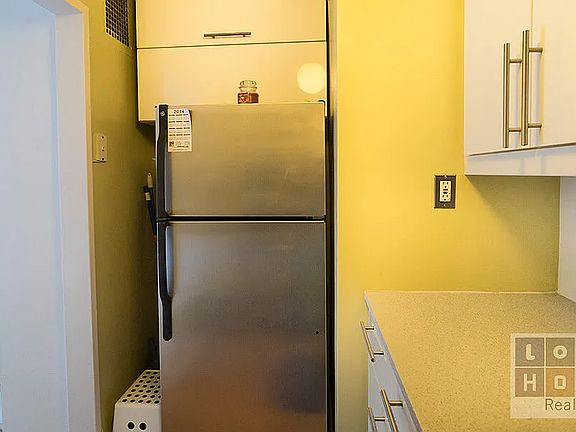 4th image of 212 Broadway APT G1402