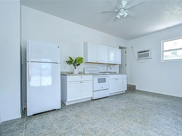 150 E Madeira Ave #3 — Photo 8