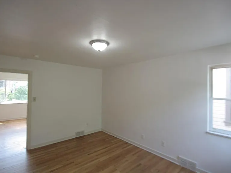 415 Franklin Ave #2 — Photo 16