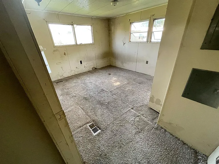 56 Lincoln Ave — Photo 11
