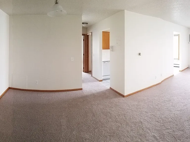 Xerxes Manor Apartments — Photo 28