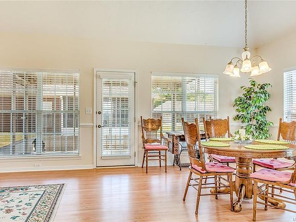 3rd image of 108 Havenwood Ln