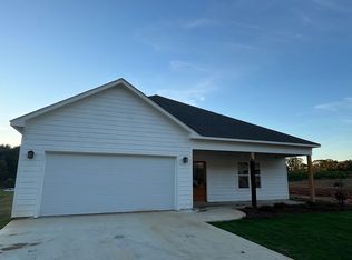 145 Thaxton Hills Dr, Thaxton, MS 38871