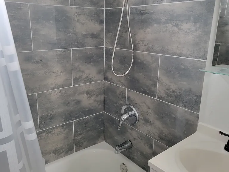 4042 Winona Ave #4042 — Photo 9