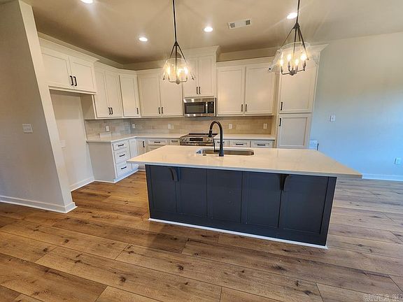 5th image of 38 Wedgewood Dr