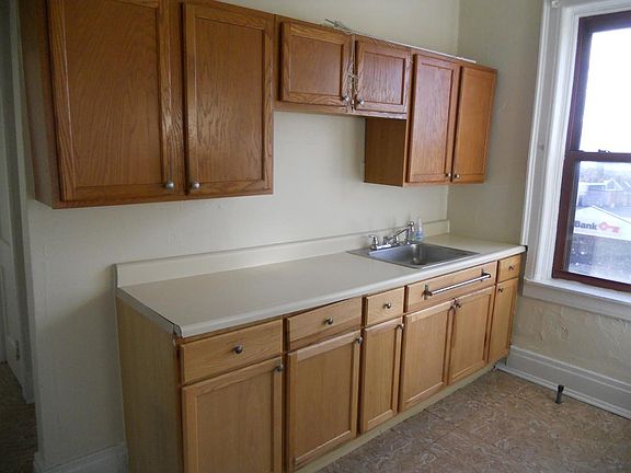 5th image of 228 Summer St APT 10