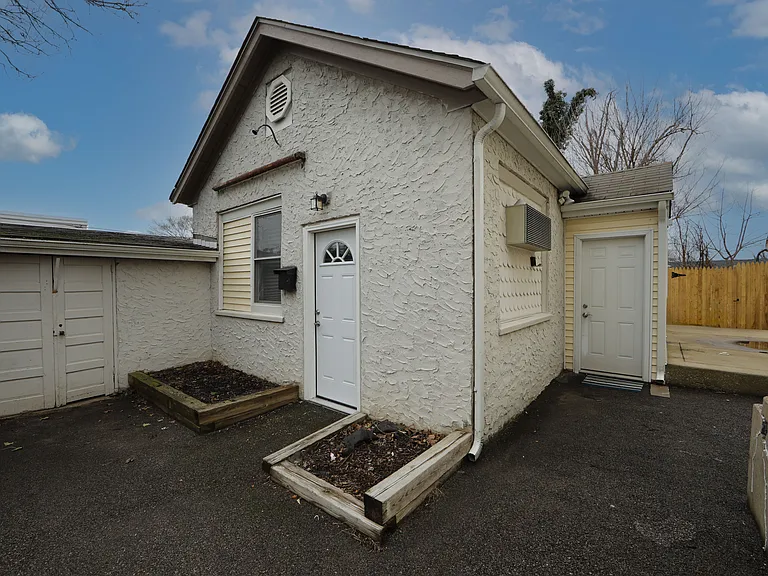 2704 Chestnut Ave #B — Photo 3