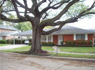 1318 Holiday Pl, New Orleans, LA 70114