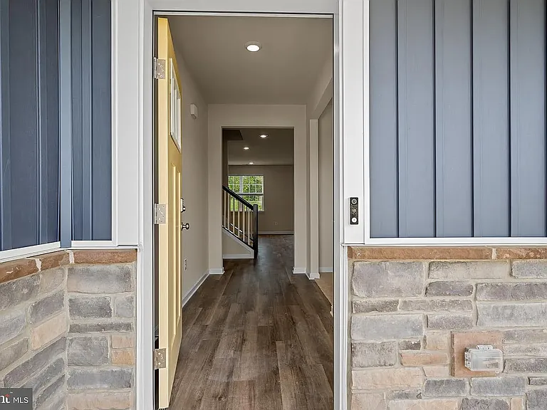 574 Atkinson St — Photo 2