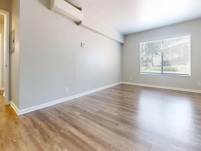 Charter Oaks Apartments — Photo 27