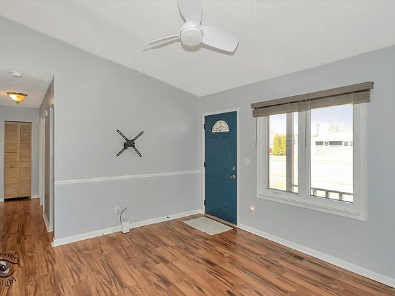 5th image of 1071 Yale Ave