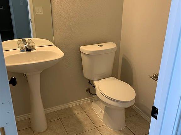 5th image of 4016 Double Oak Dr