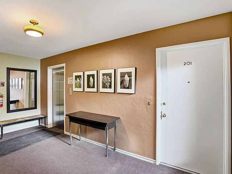 405 Bellevue Ave — Photo 5