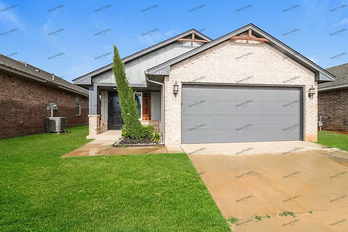 3 bed, 2.0 bath, 1360 sqft, $1,630 — Photo 1