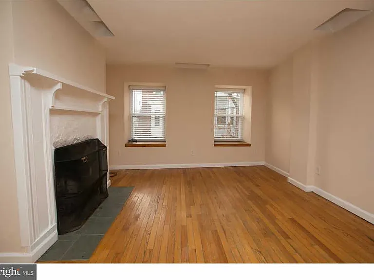 4431 Silverwood St — Photo 6