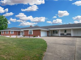 1490 Olde Stable Ln, Coraopolis, PA 15108