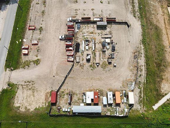 3rd image of 17510 Lewis Dr