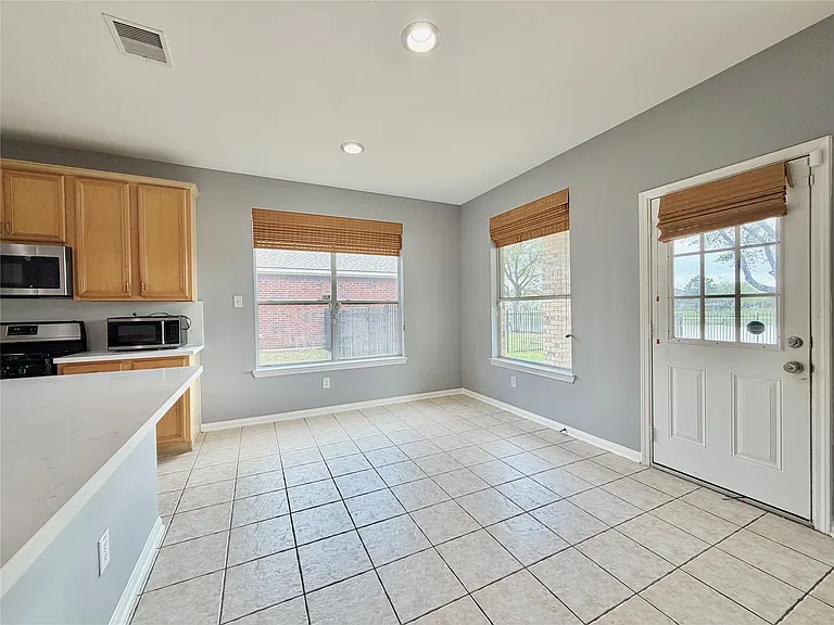 24327 Lanning Dr — Photo 9