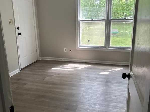 118 N College St #B, Halls, TN 38040