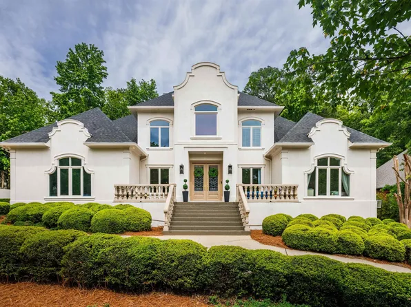 1101 Country Club Cir, Birmingham, AL 35244